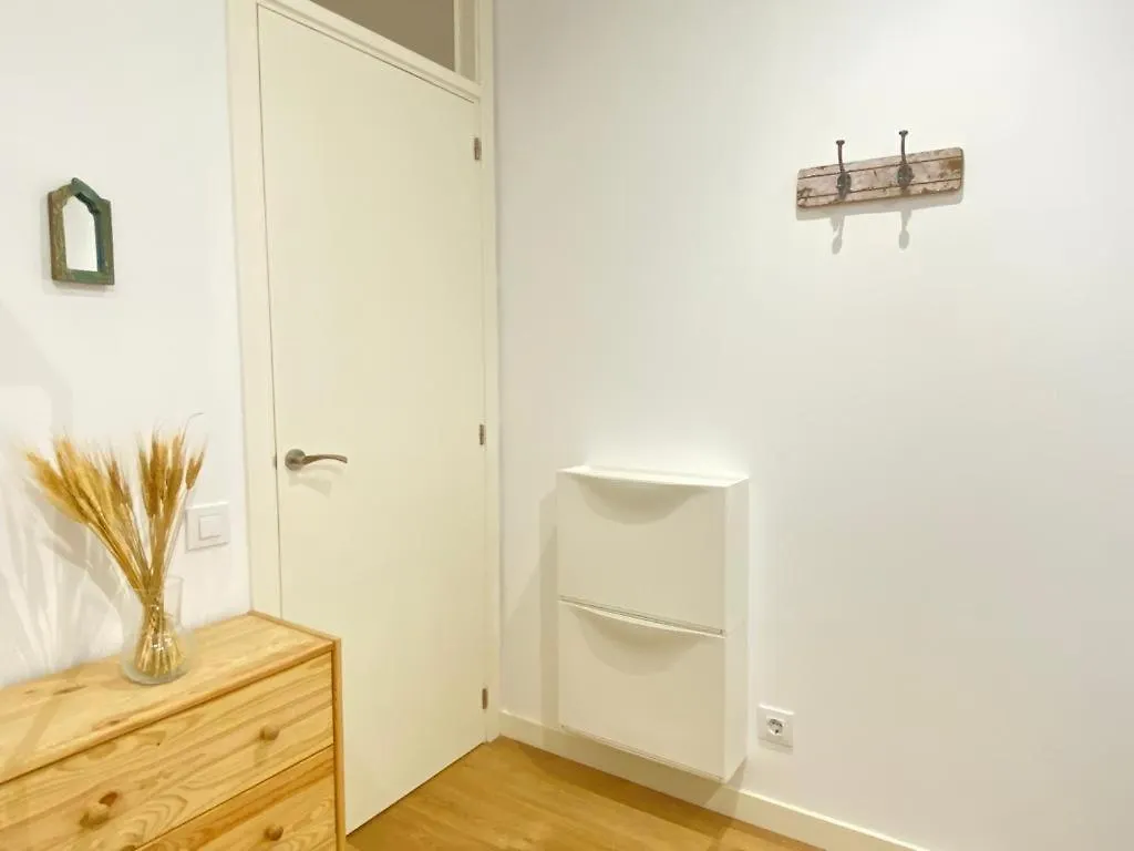 Lovely New Apartment 20 Minutes From Barcelona Center.