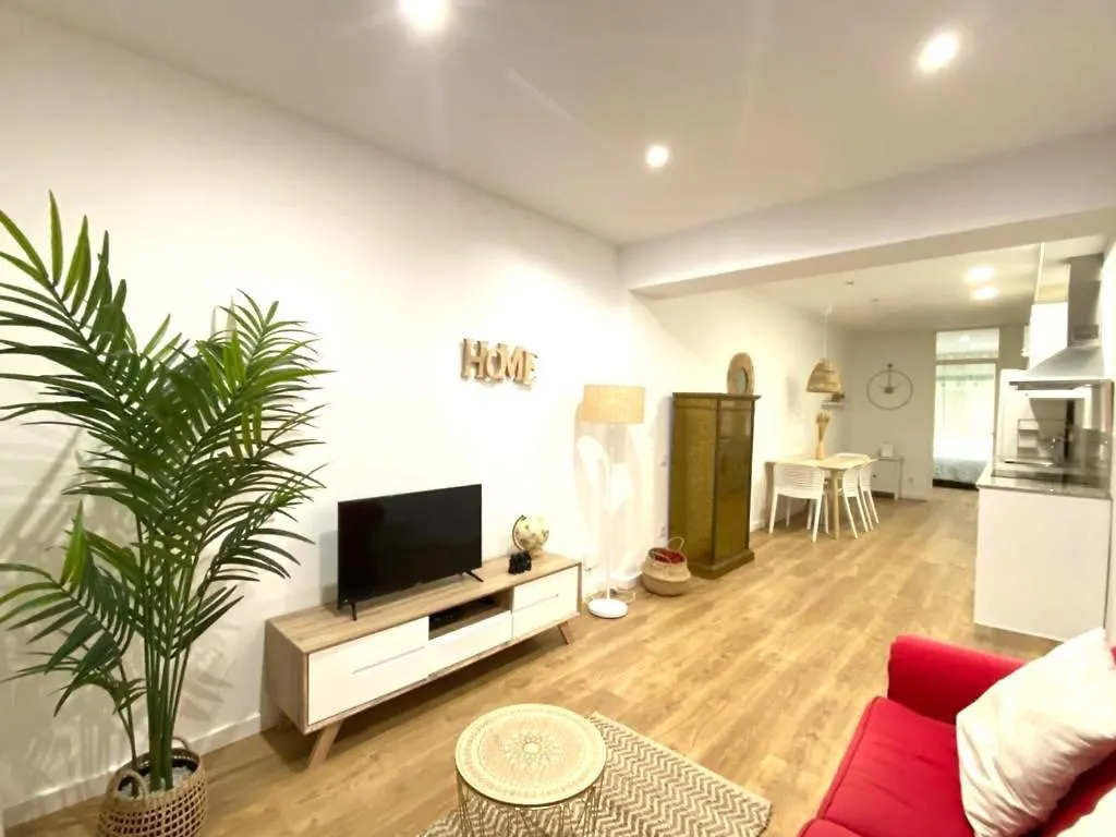 Lovely New Apartment 20 Minutes From Barcelona Center.