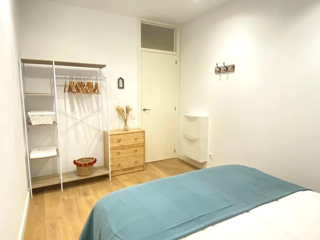 Lovely New Apartment 20 Minutes From Barcelona Center.