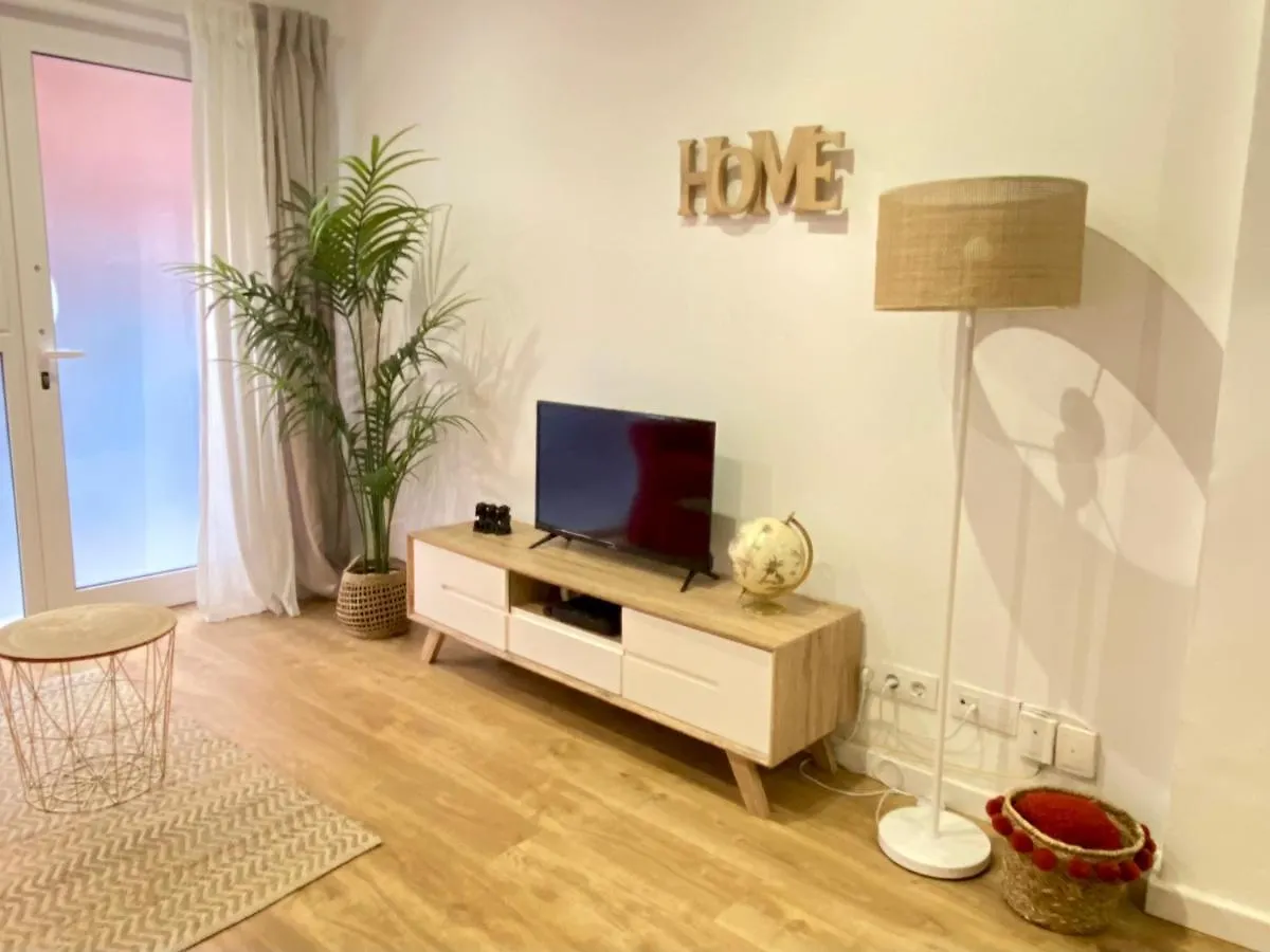Lovely New Apartment 20 Minutes From Barcelona Center.